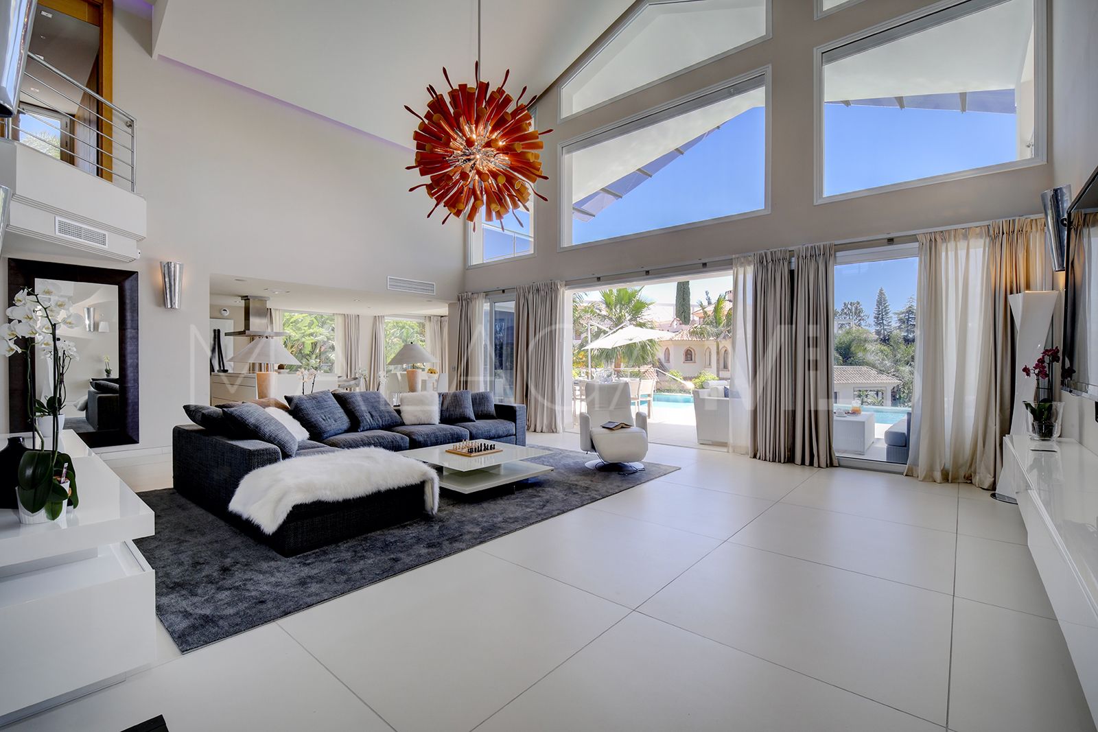 Buy villa de 5 bedrooms in Los Naranjos Golf