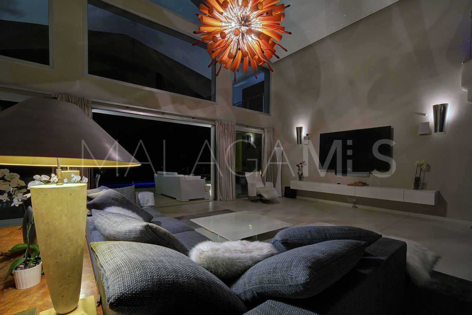 Buy villa de 5 bedrooms in Los Naranjos Golf