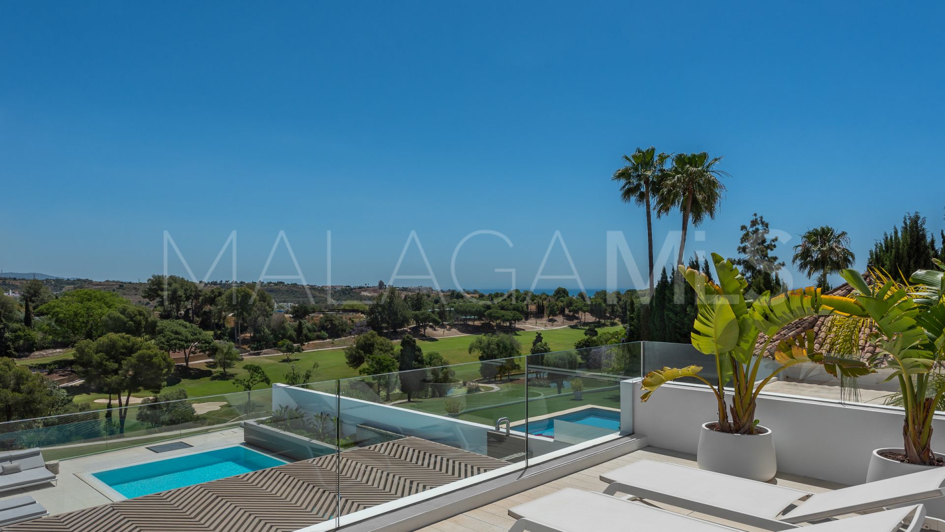 Villa for sale in Nueva Andalucia