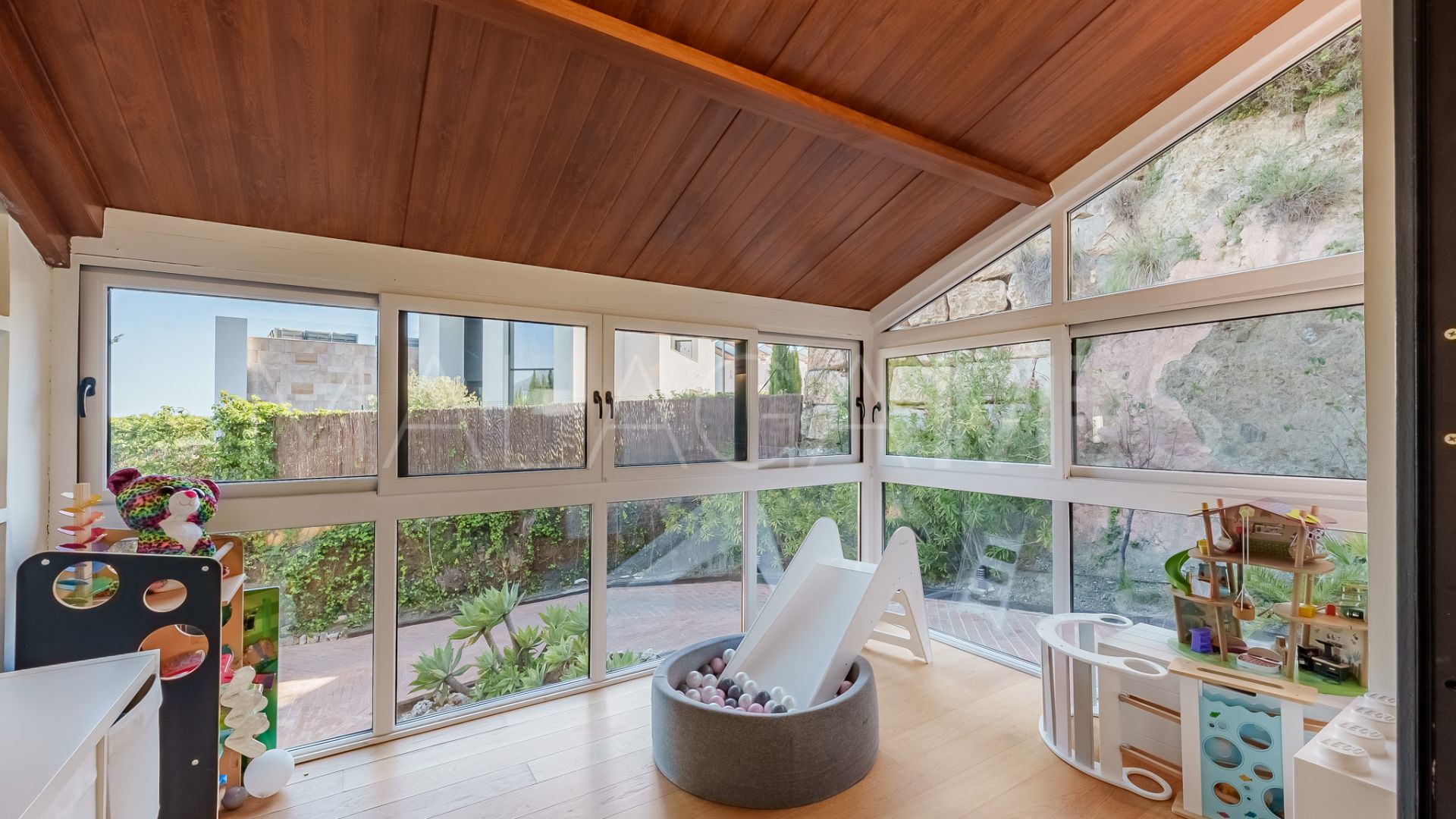Villa for sale in Benahavis