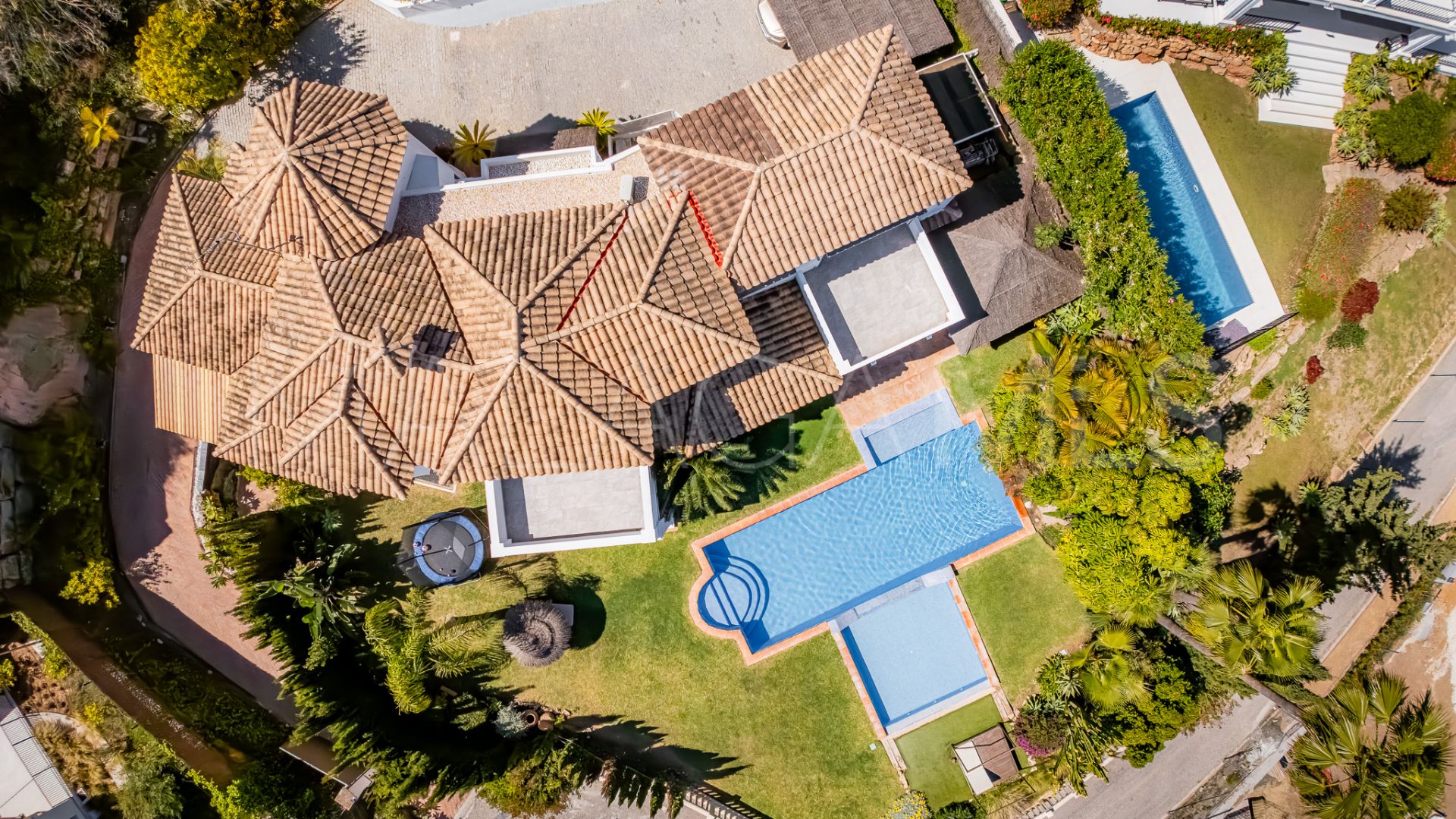 Villa for sale in Benahavis