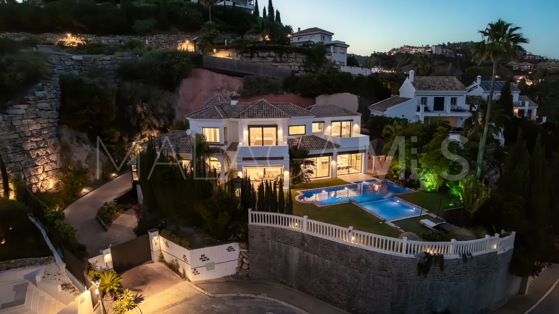 Villa for sale in Benahavis