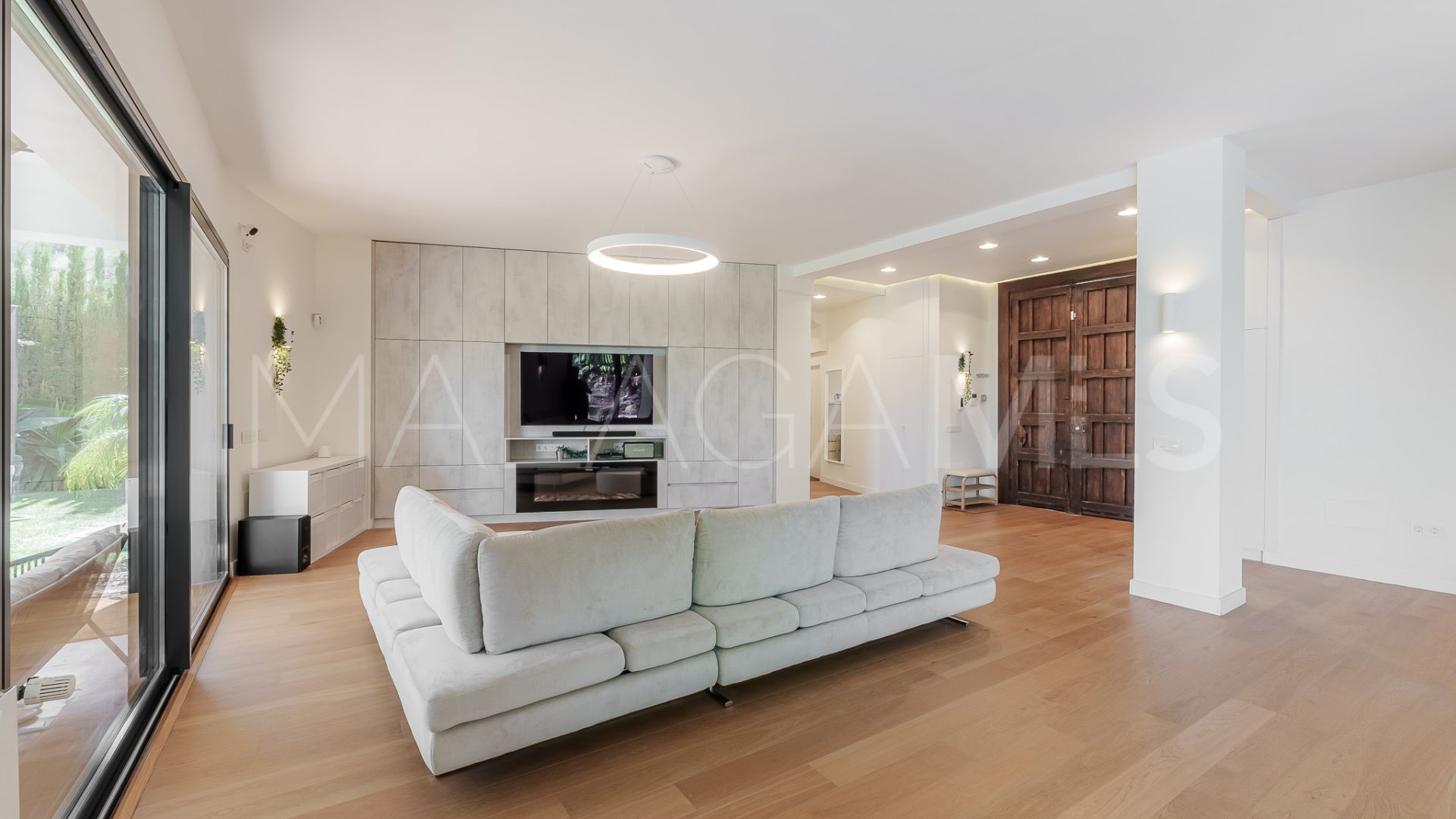Villa for sale in Benahavis