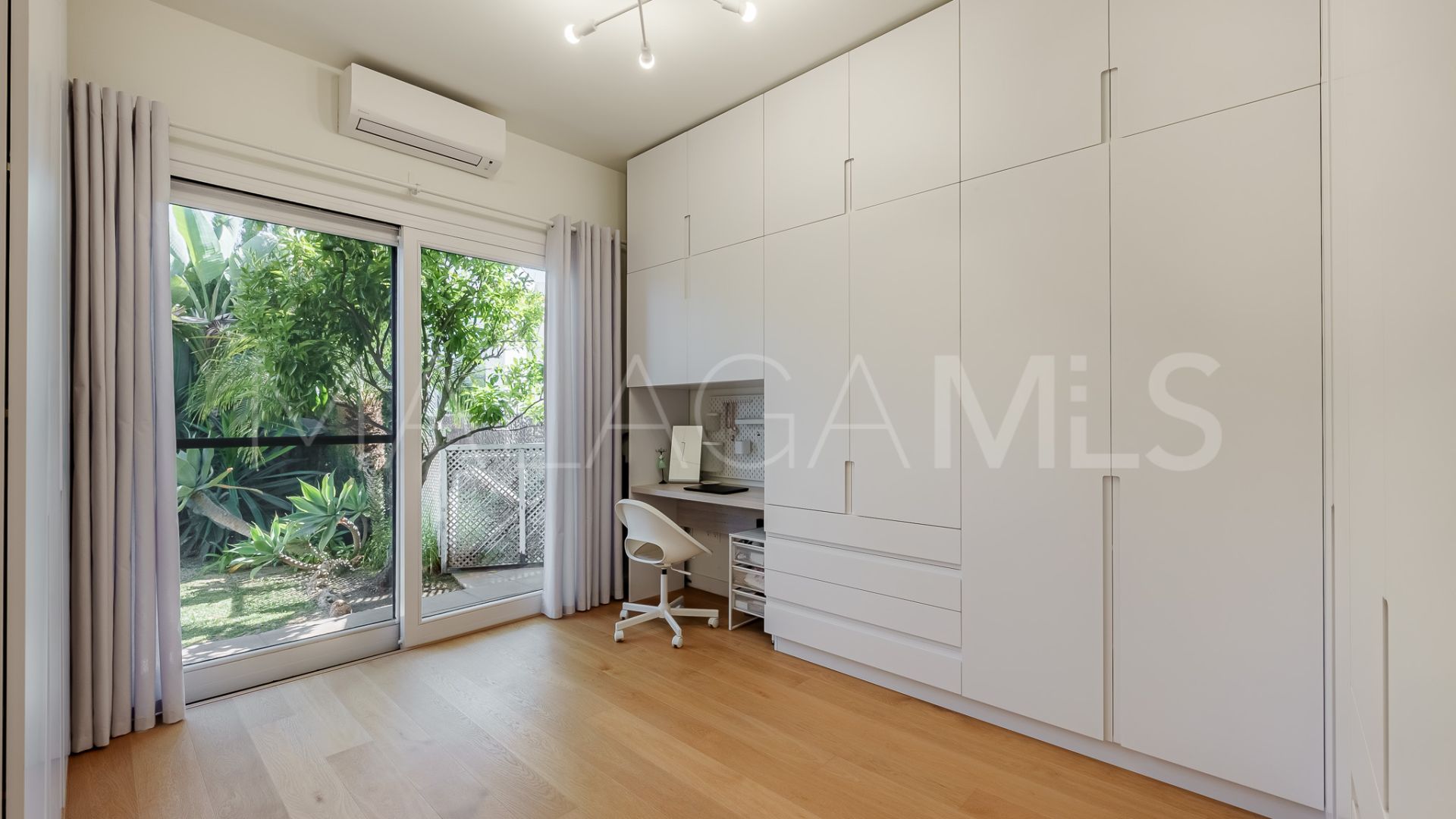 Villa for sale in Benahavis