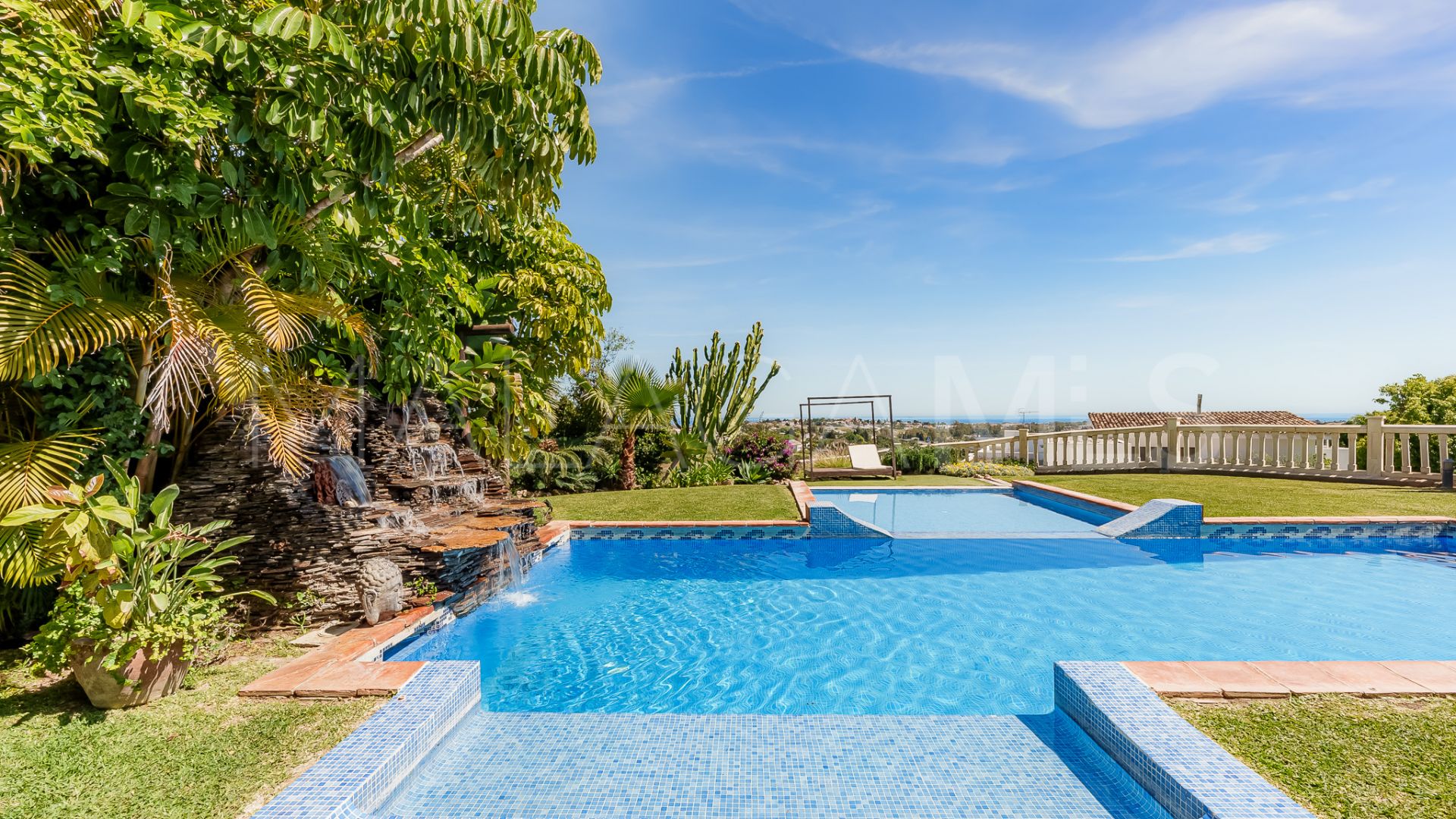 Villa for sale in Benahavis