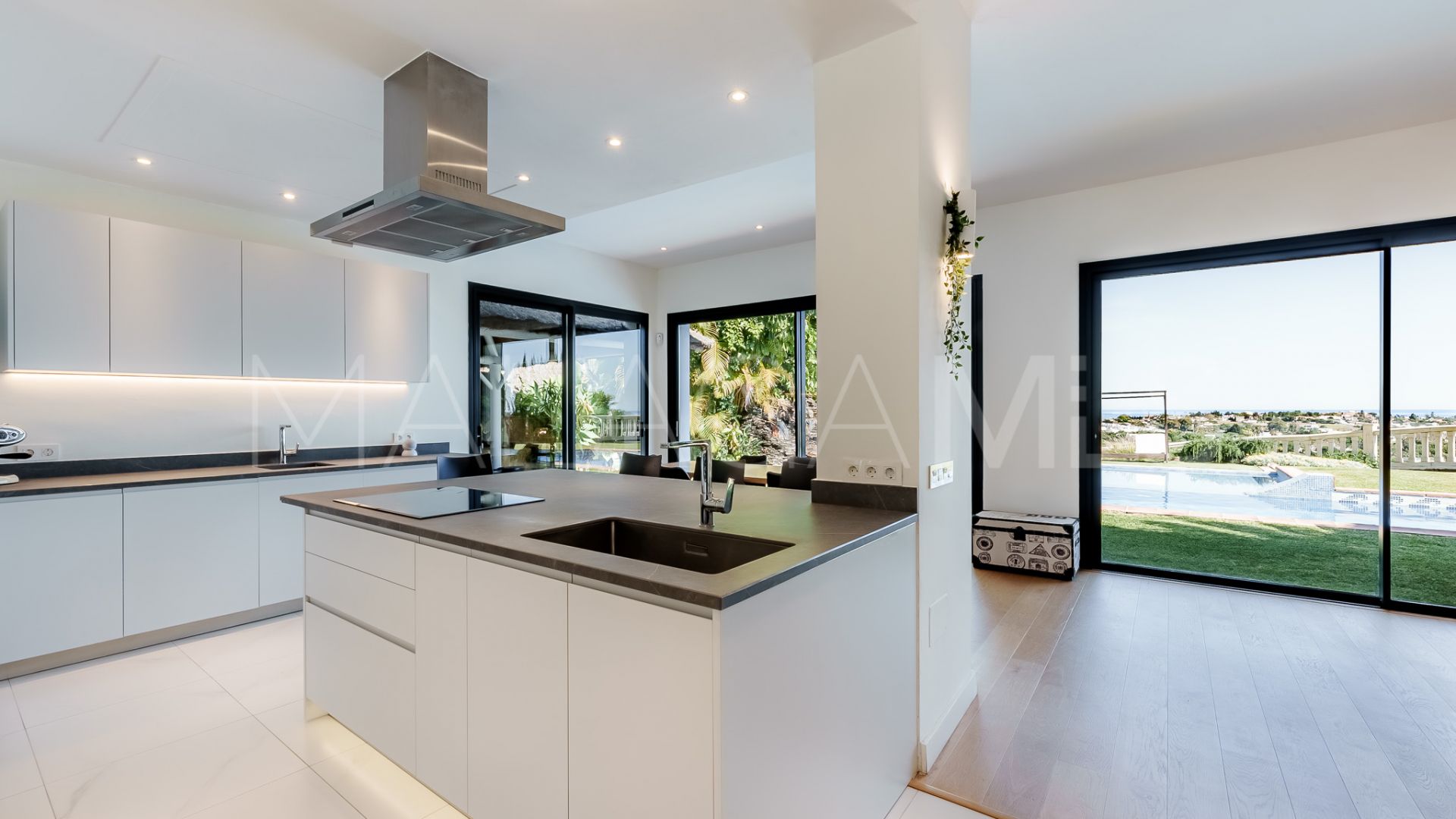 Villa for sale in Benahavis