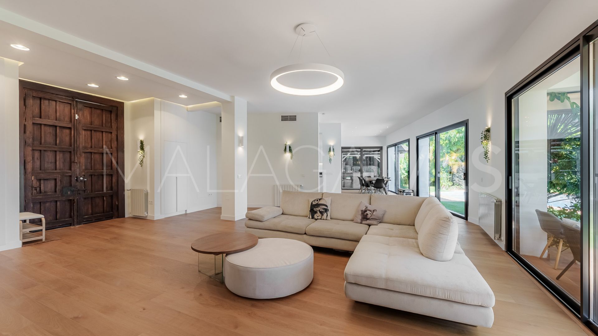 Villa for sale in Benahavis