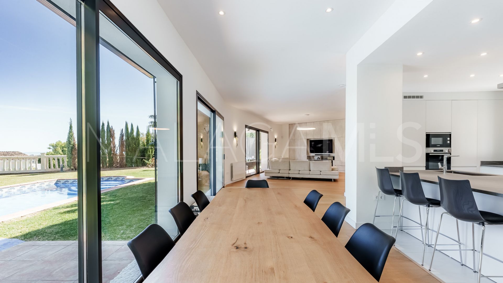 Villa for sale in Benahavis