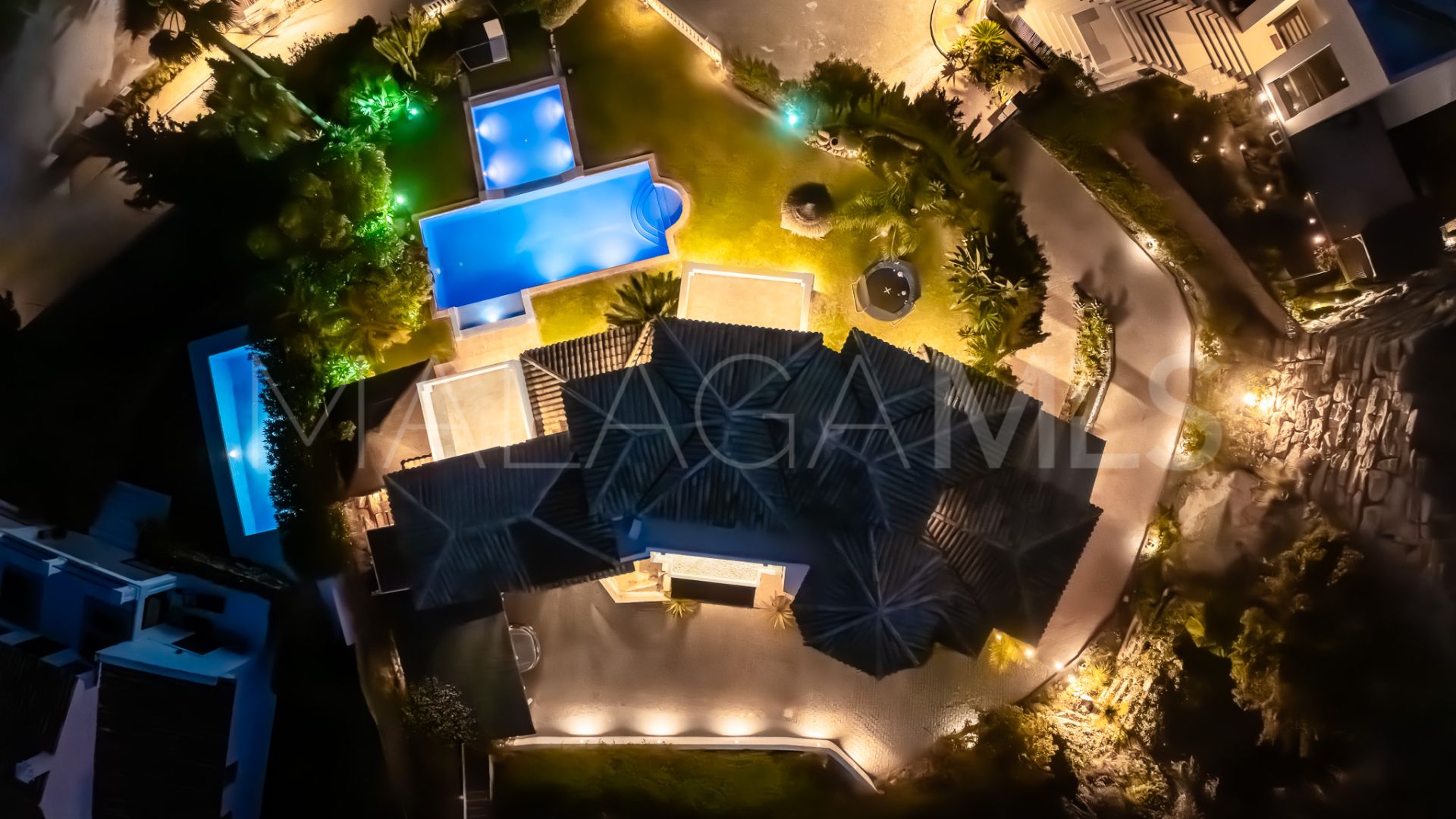 Villa for sale in Benahavis