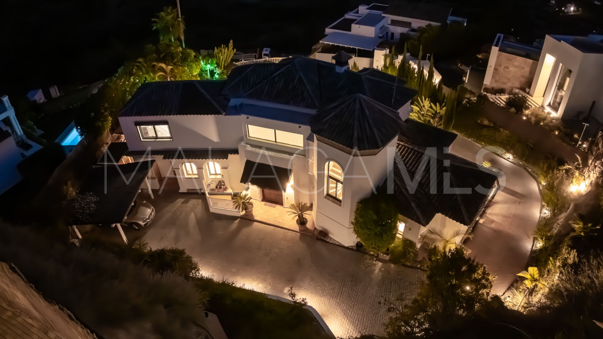 Villa for sale in Benahavis