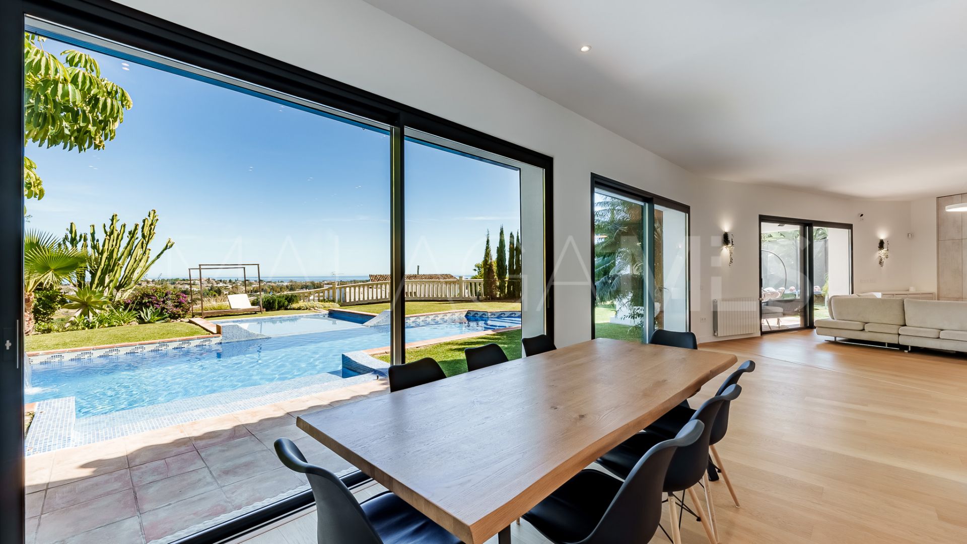 Villa for sale in Benahavis