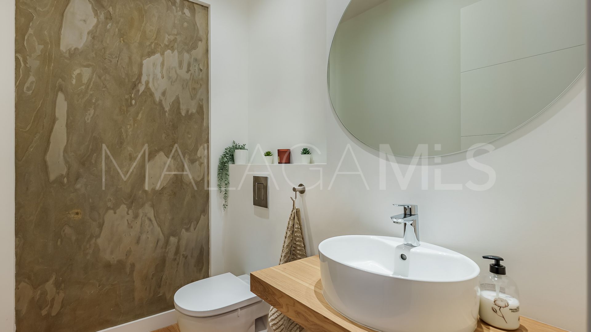 Villa for sale in Benahavis