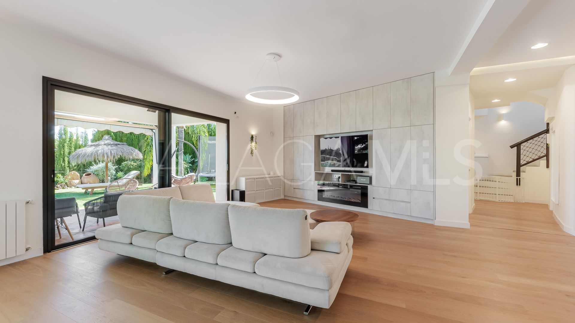 Villa for sale in Benahavis