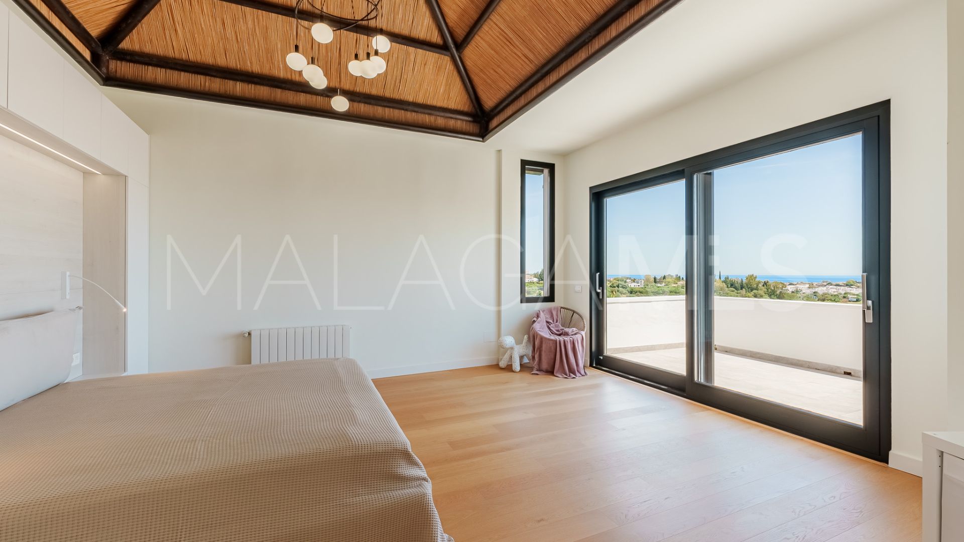 Villa for sale in Benahavis