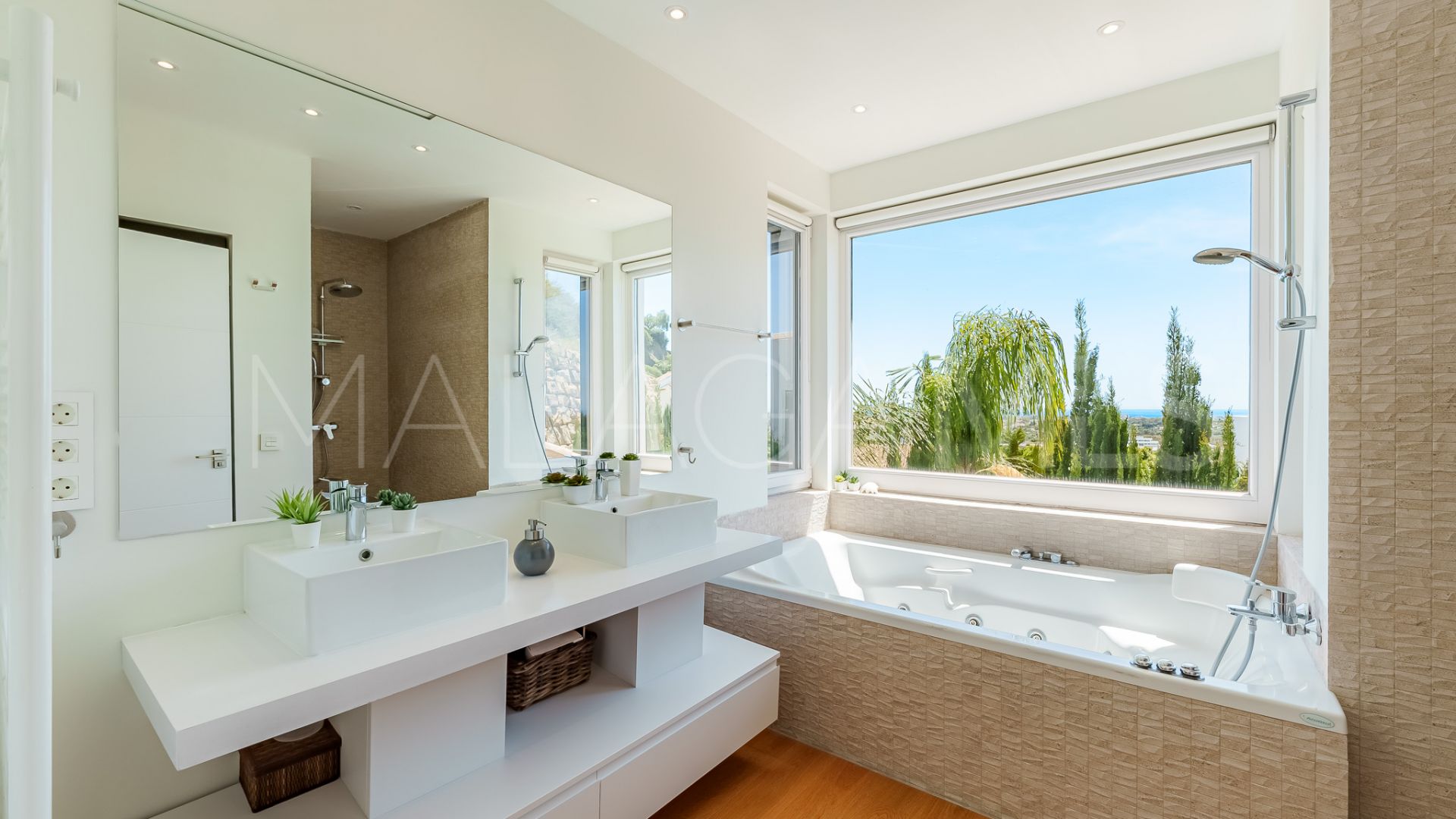 Villa for sale in Benahavis