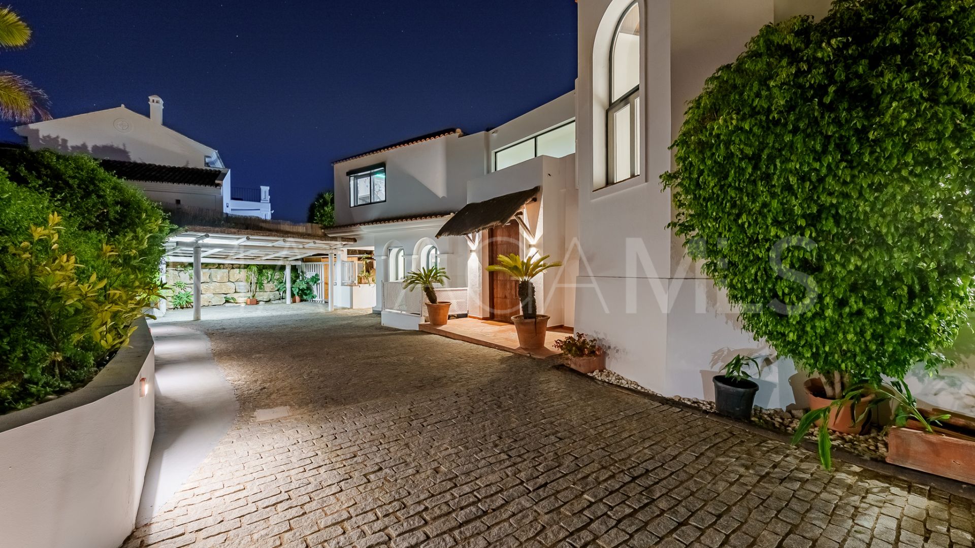 Villa for sale in Benahavis