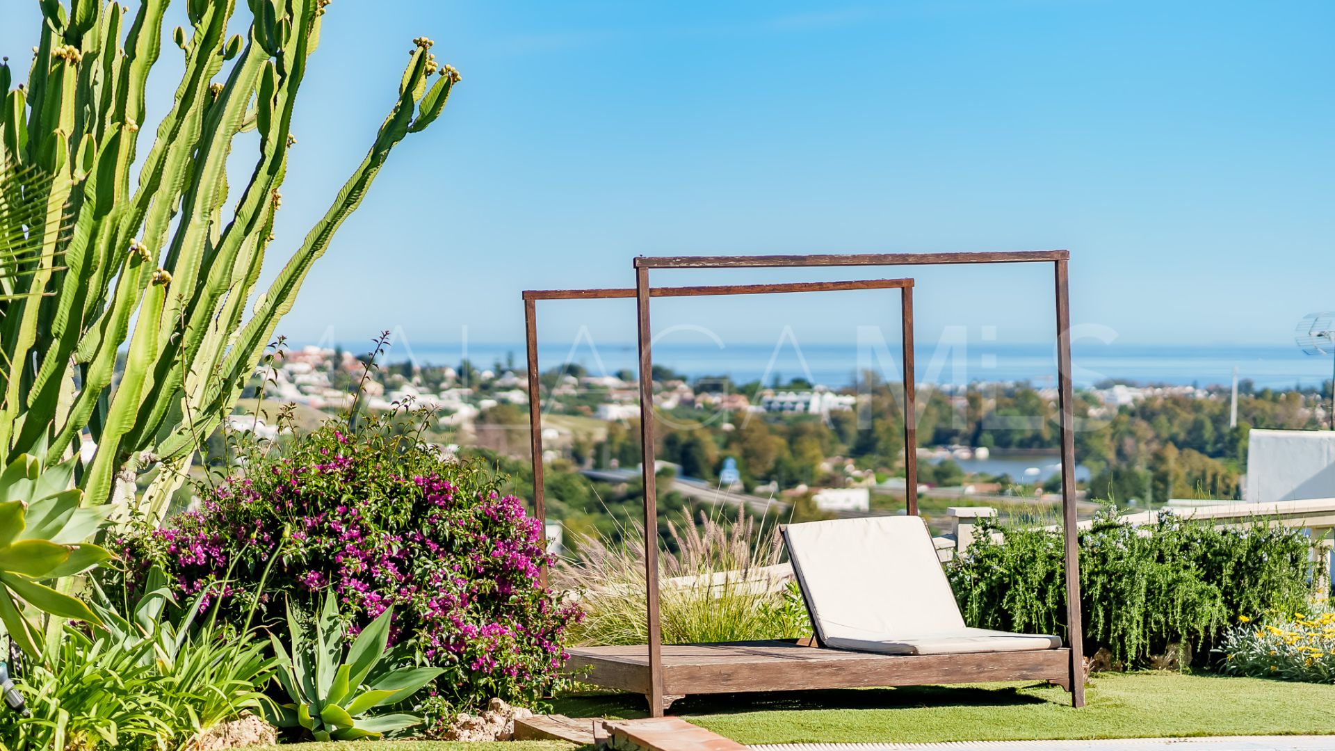 Villa for sale in Benahavis