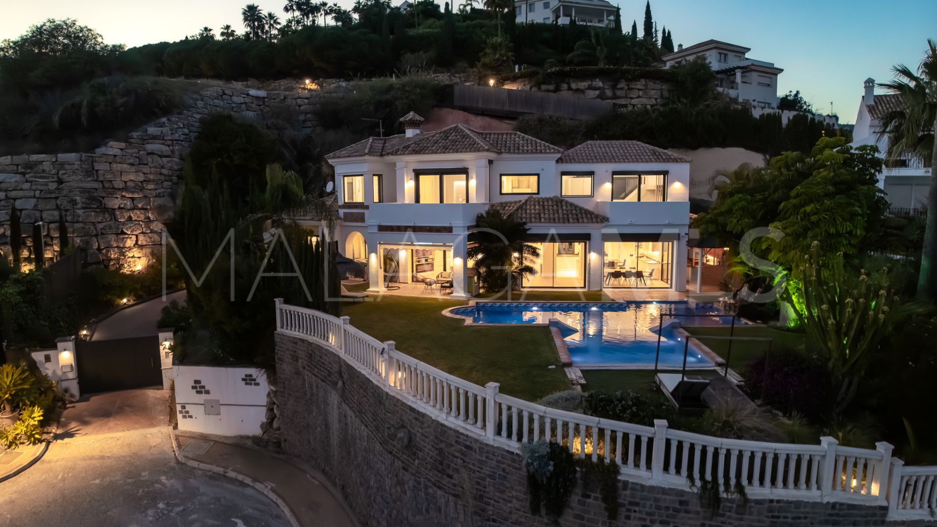 Villa for sale in Benahavis