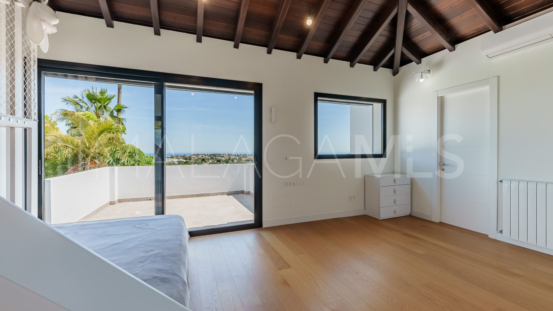 Villa for sale in Benahavis