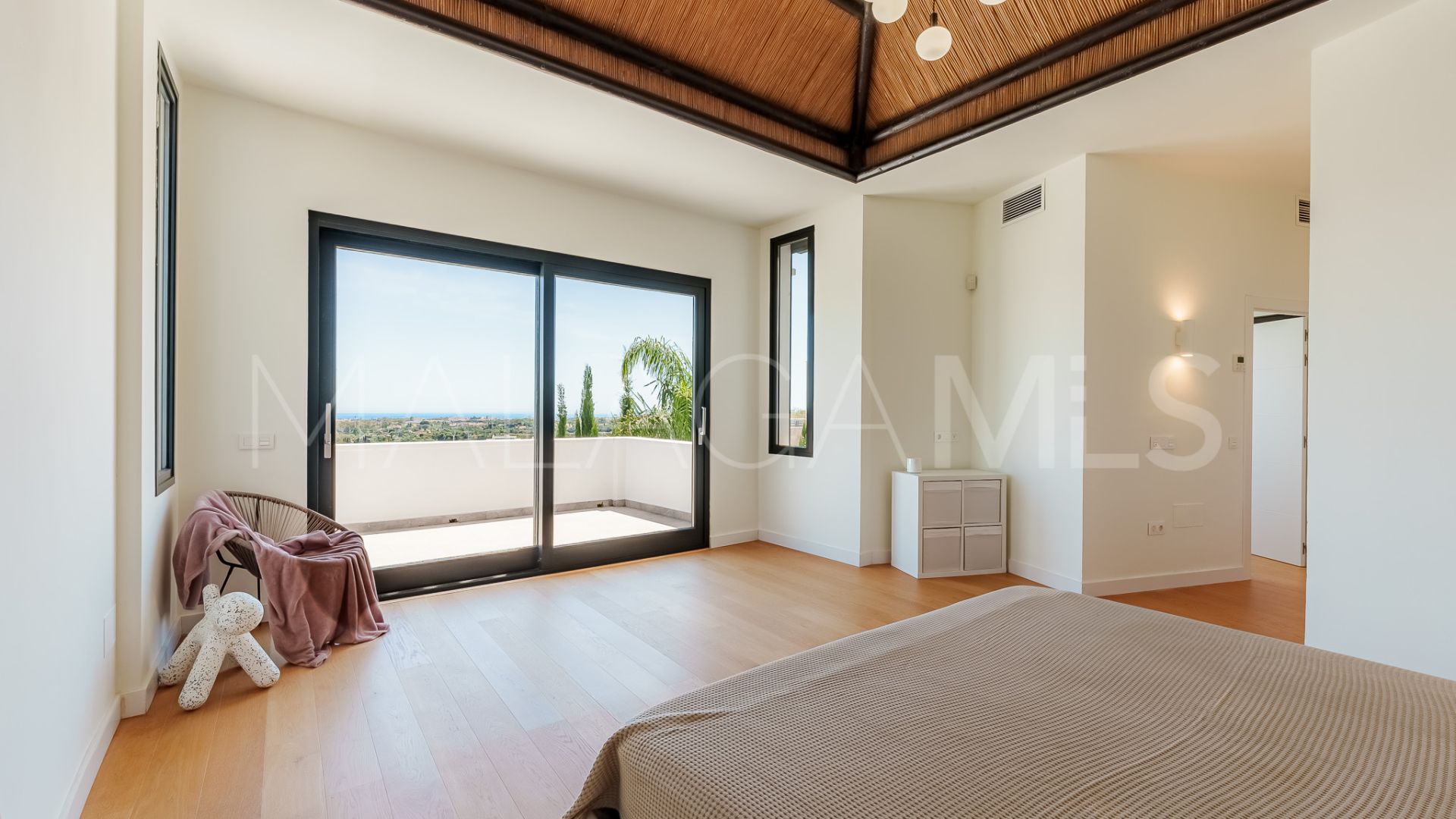 Villa for sale in Benahavis