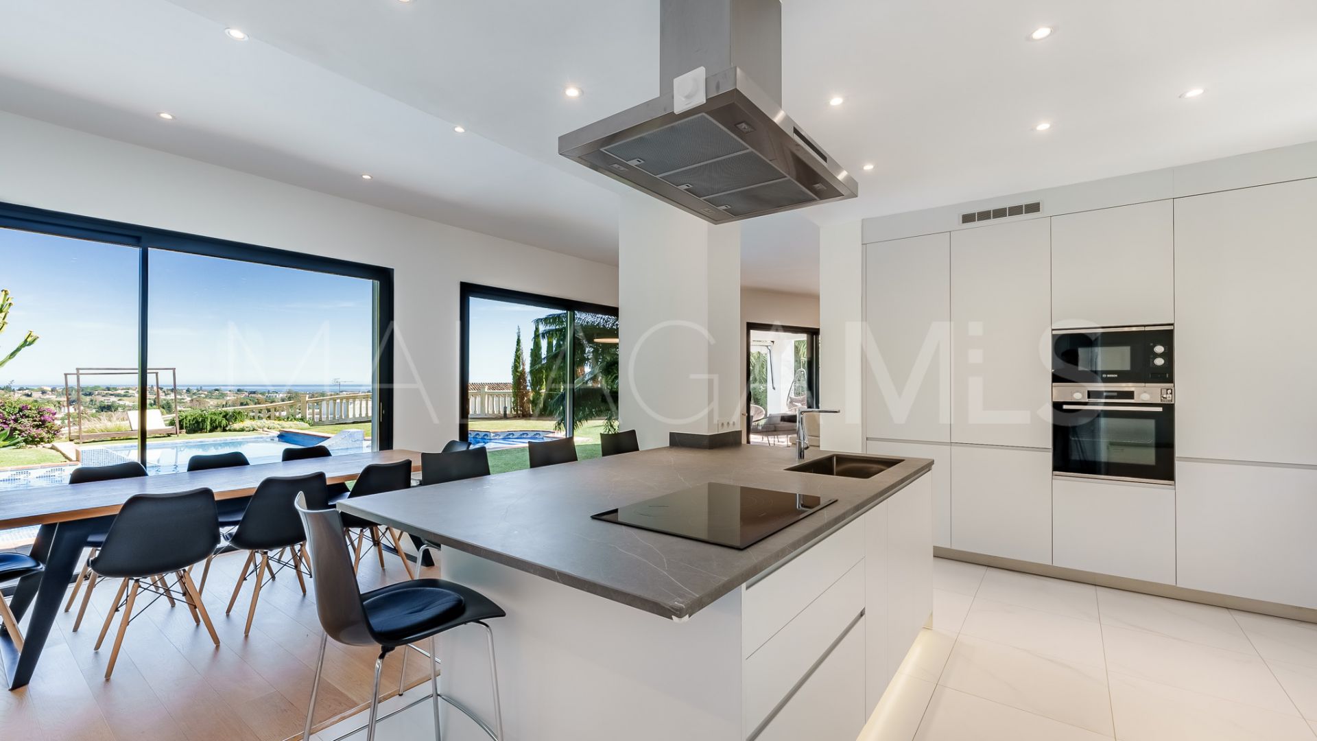 Villa for sale in Benahavis