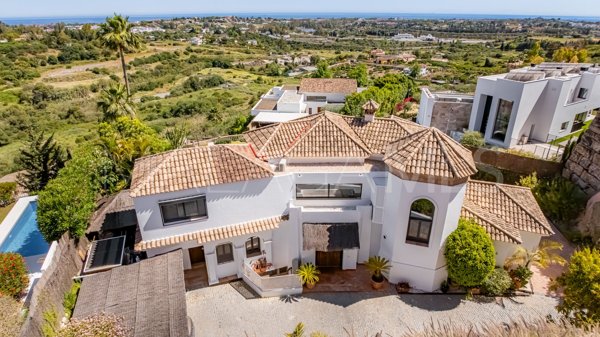 Villa for sale in Benahavis