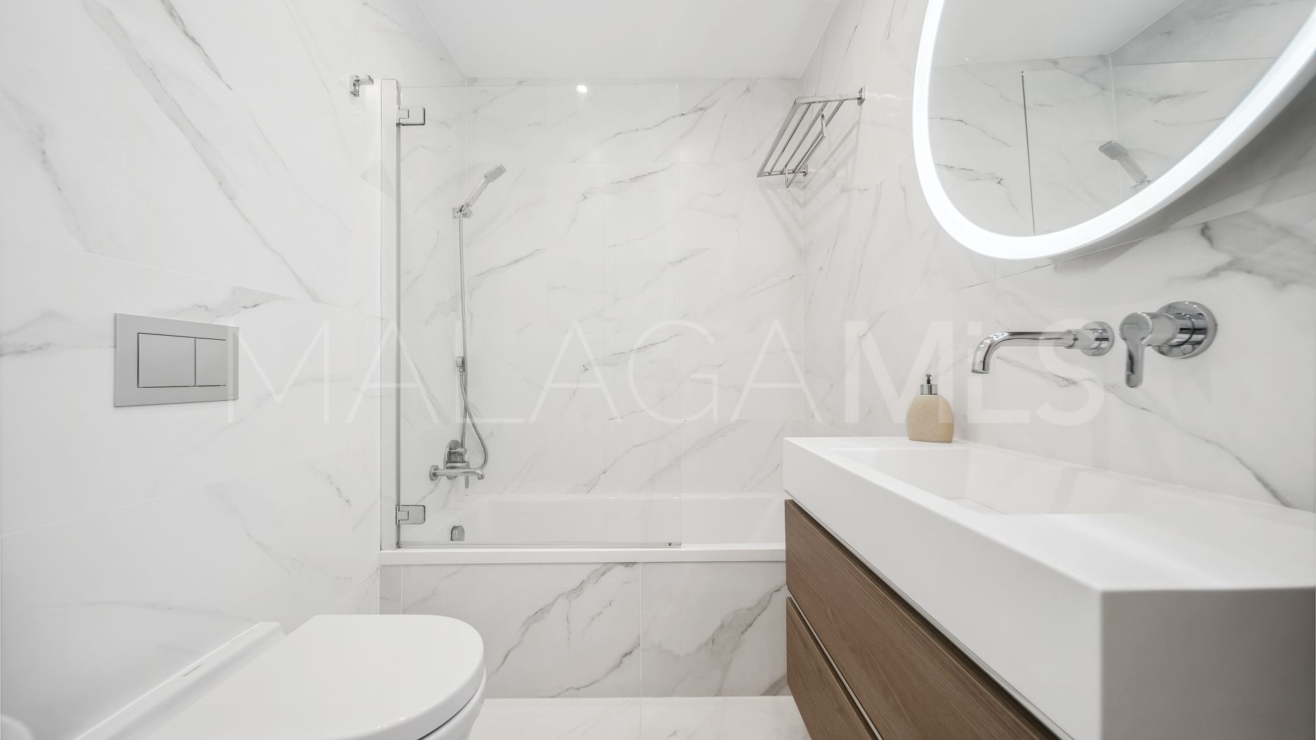 3 bedrooms town house in Nueva Andalucia for sale