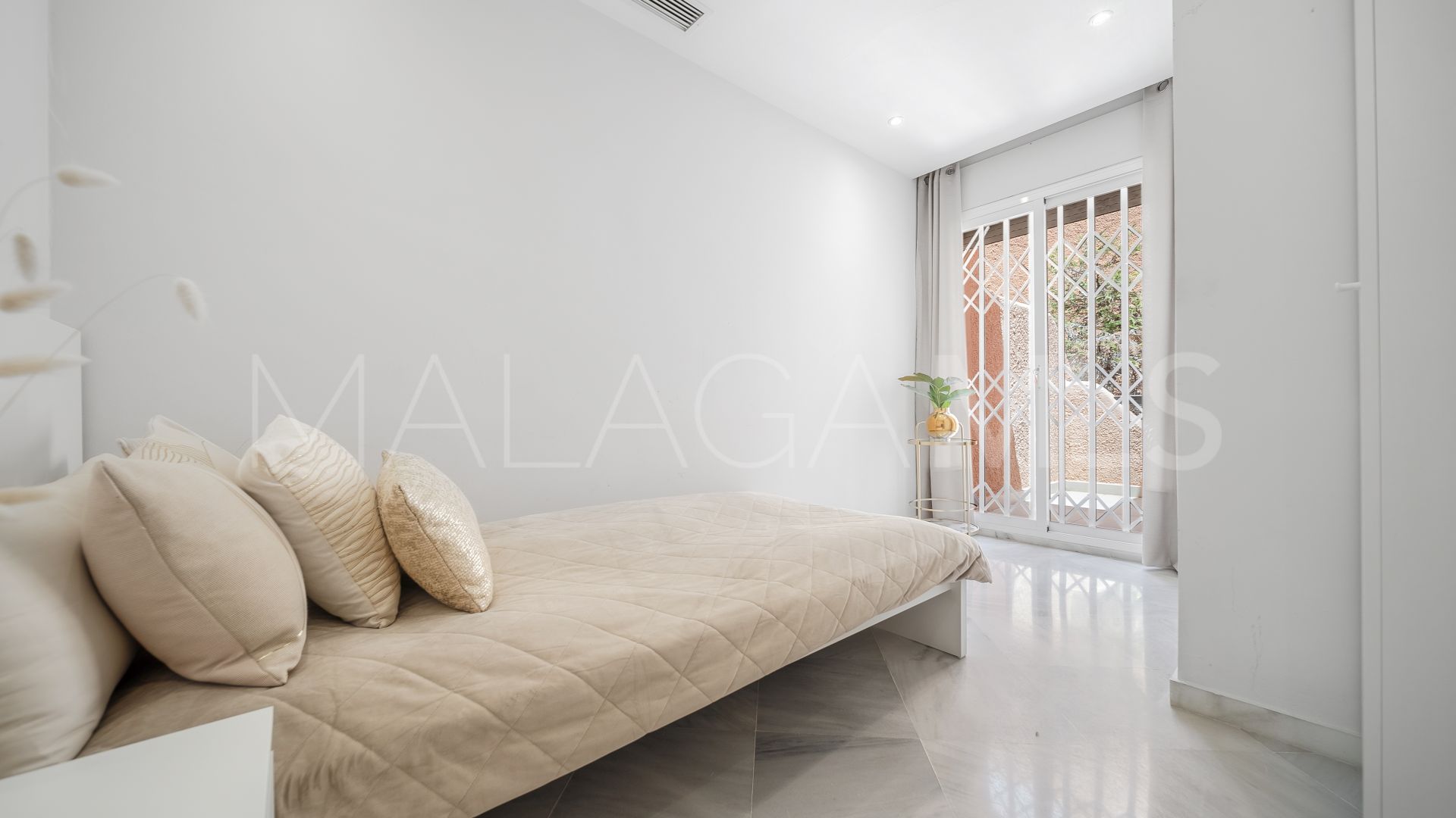 3 bedrooms town house in Nueva Andalucia for sale