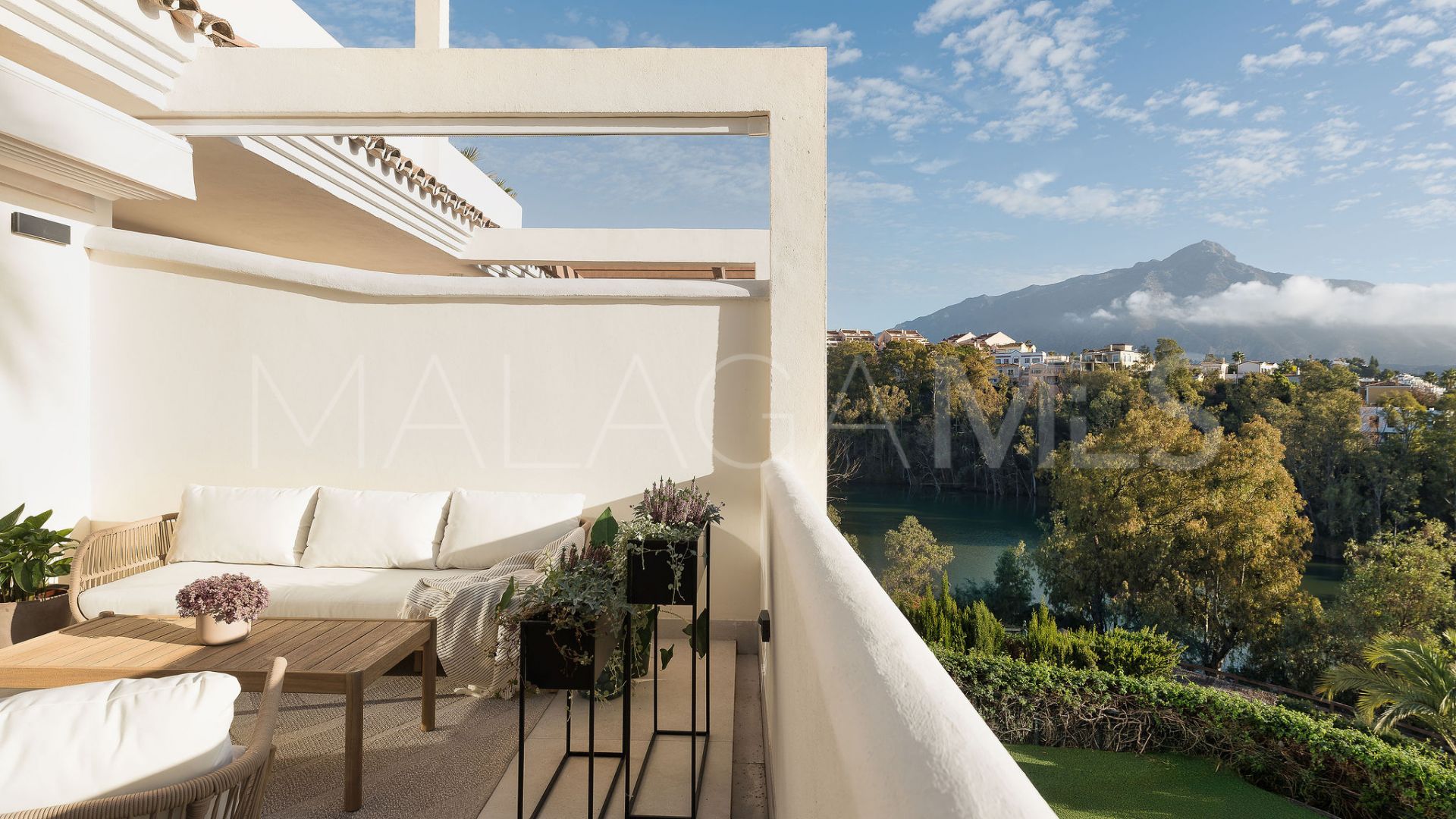 Buy apartment with 3 bedrooms in Palacetes Los Belvederes