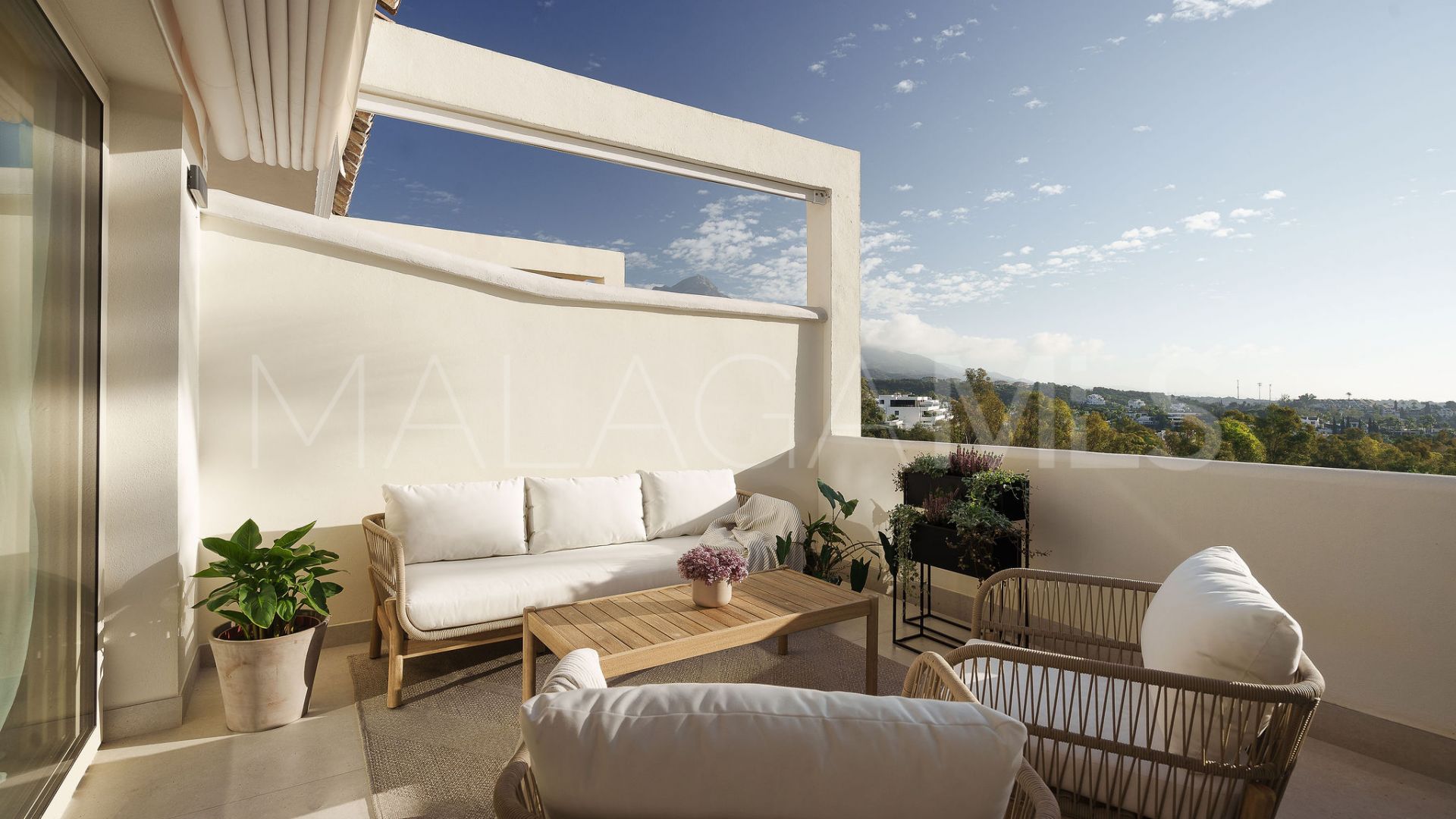 Buy apartment with 3 bedrooms in Palacetes Los Belvederes