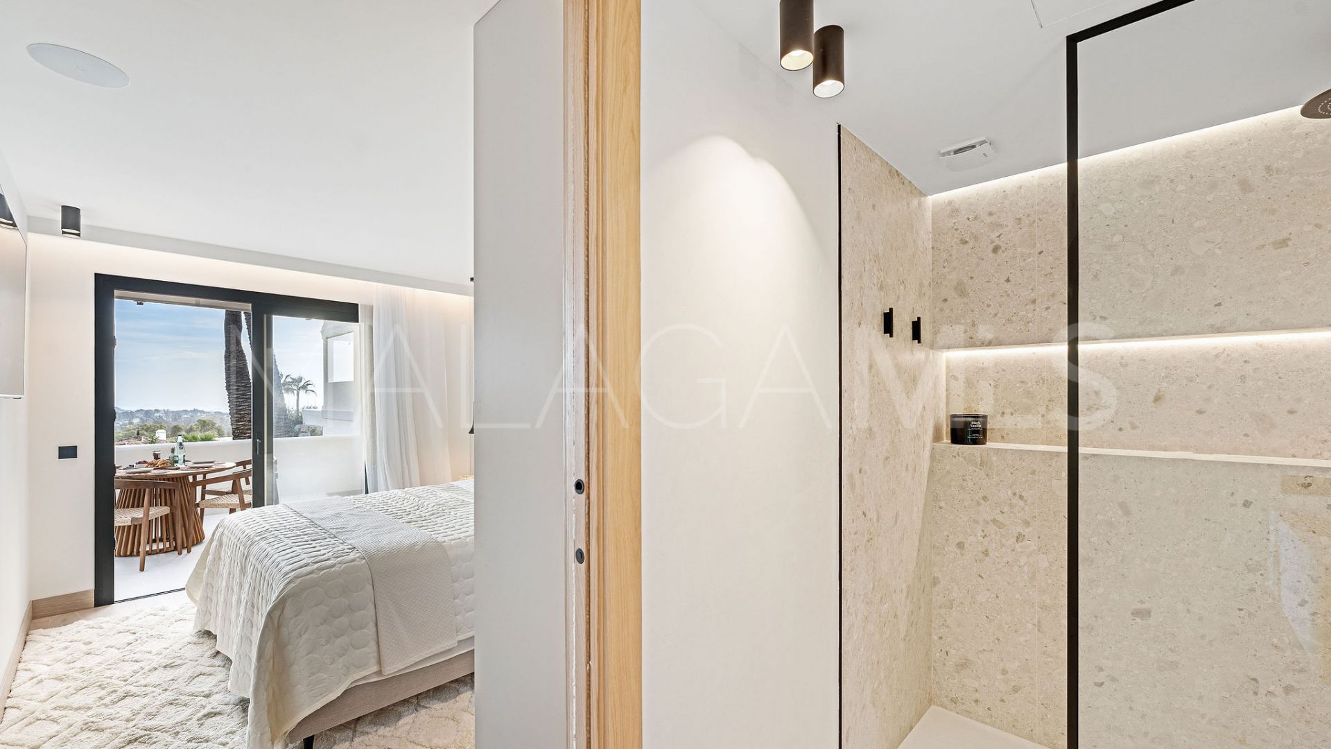 Buy apartment with 3 bedrooms in Palacetes Los Belvederes