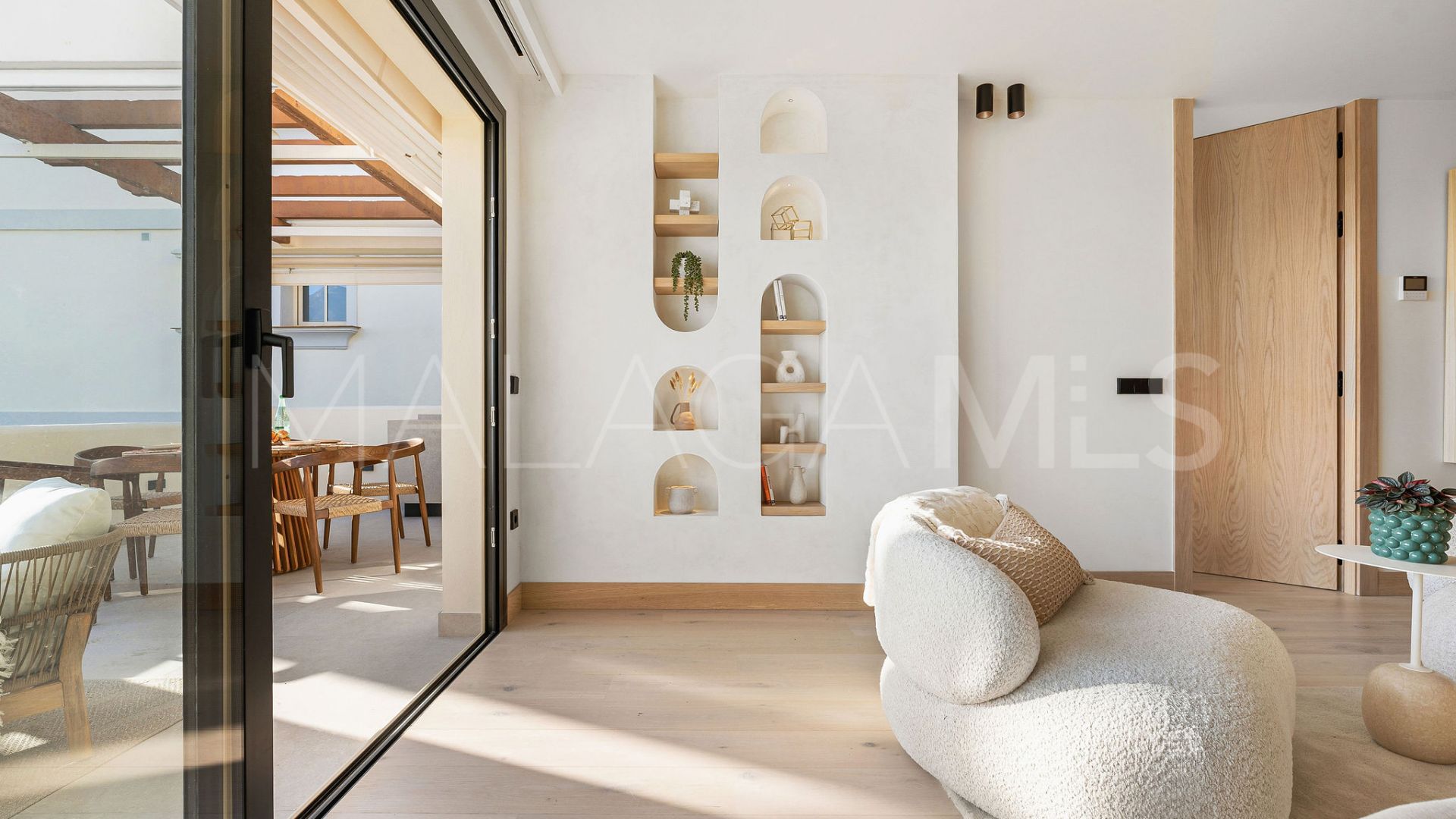 Buy apartment with 3 bedrooms in Palacetes Los Belvederes