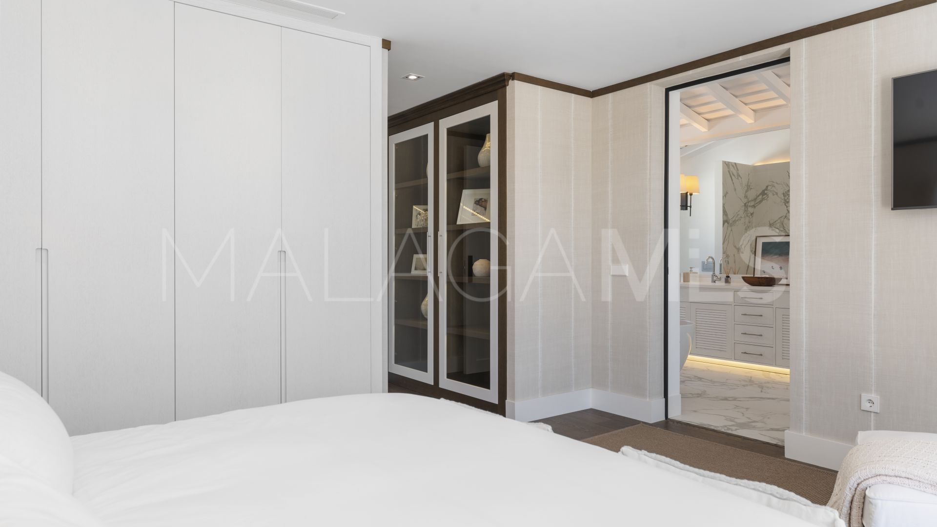 Villa for sale in Los Naranjos de Marbella