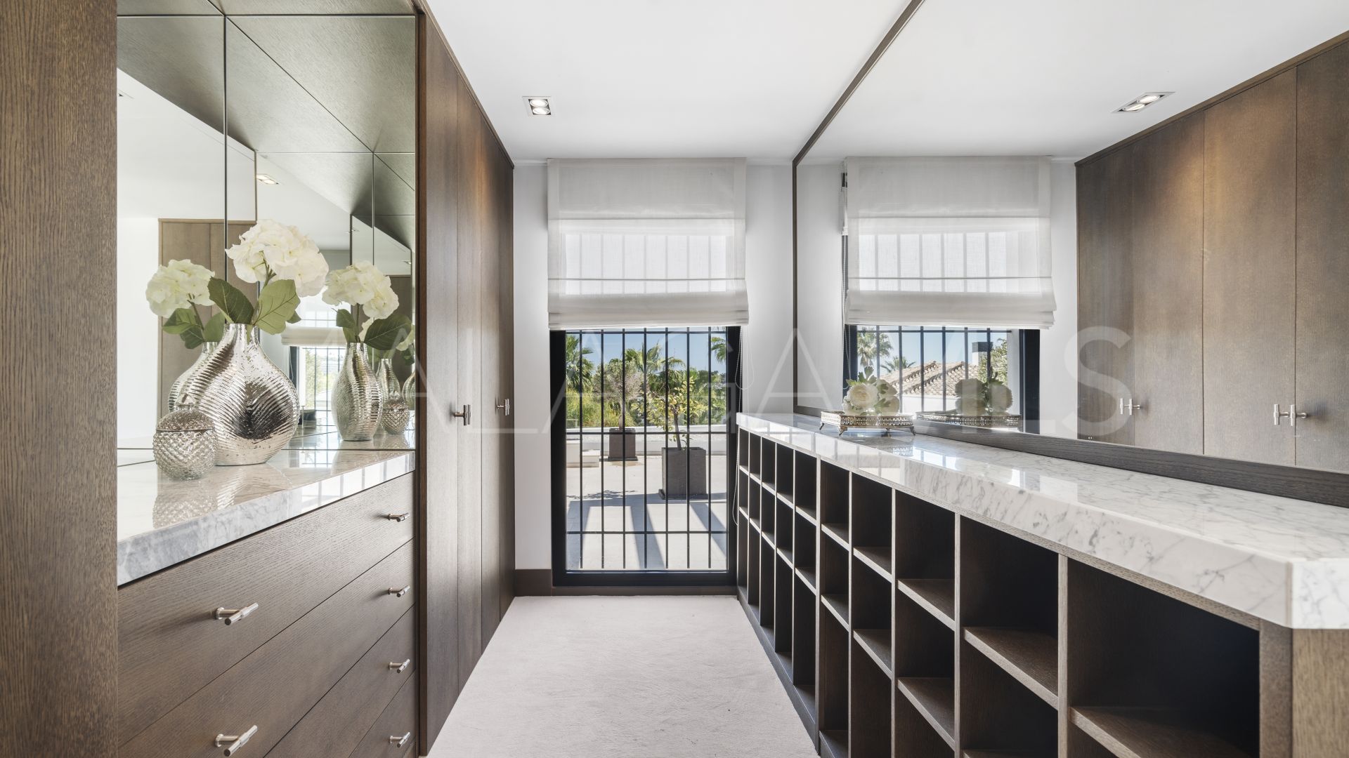 Villa for sale in Los Naranjos de Marbella
