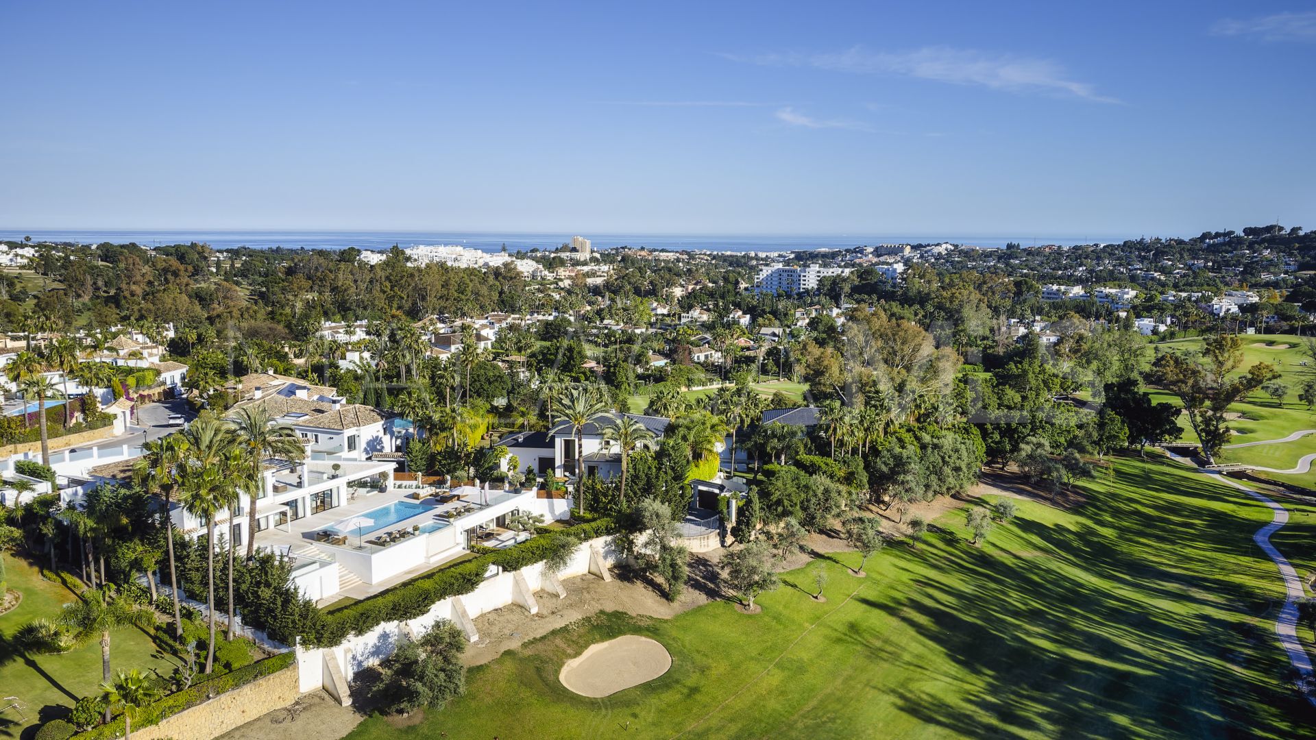 Villa for sale in Los Naranjos de Marbella