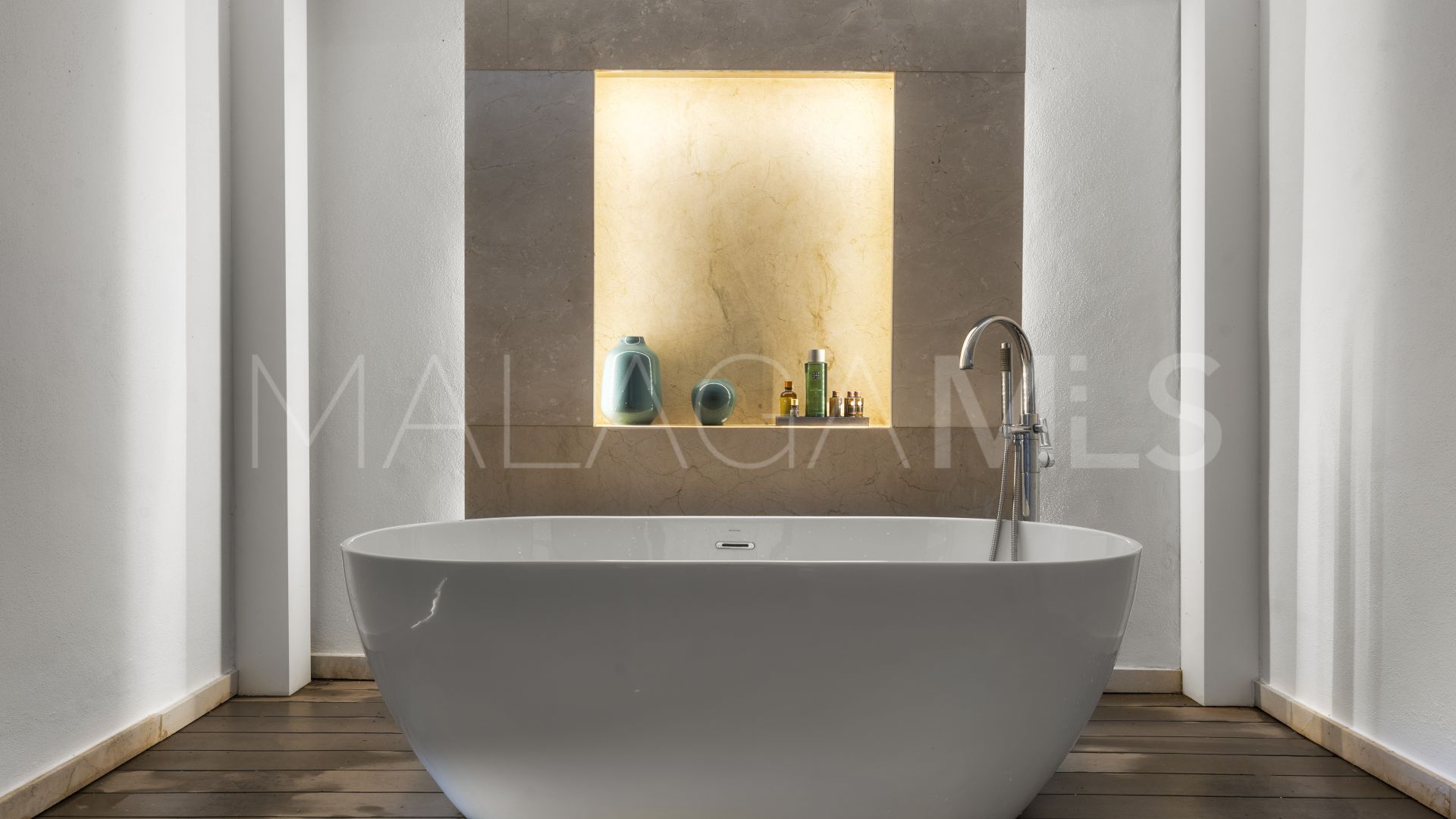 Villa for sale in Los Naranjos de Marbella
