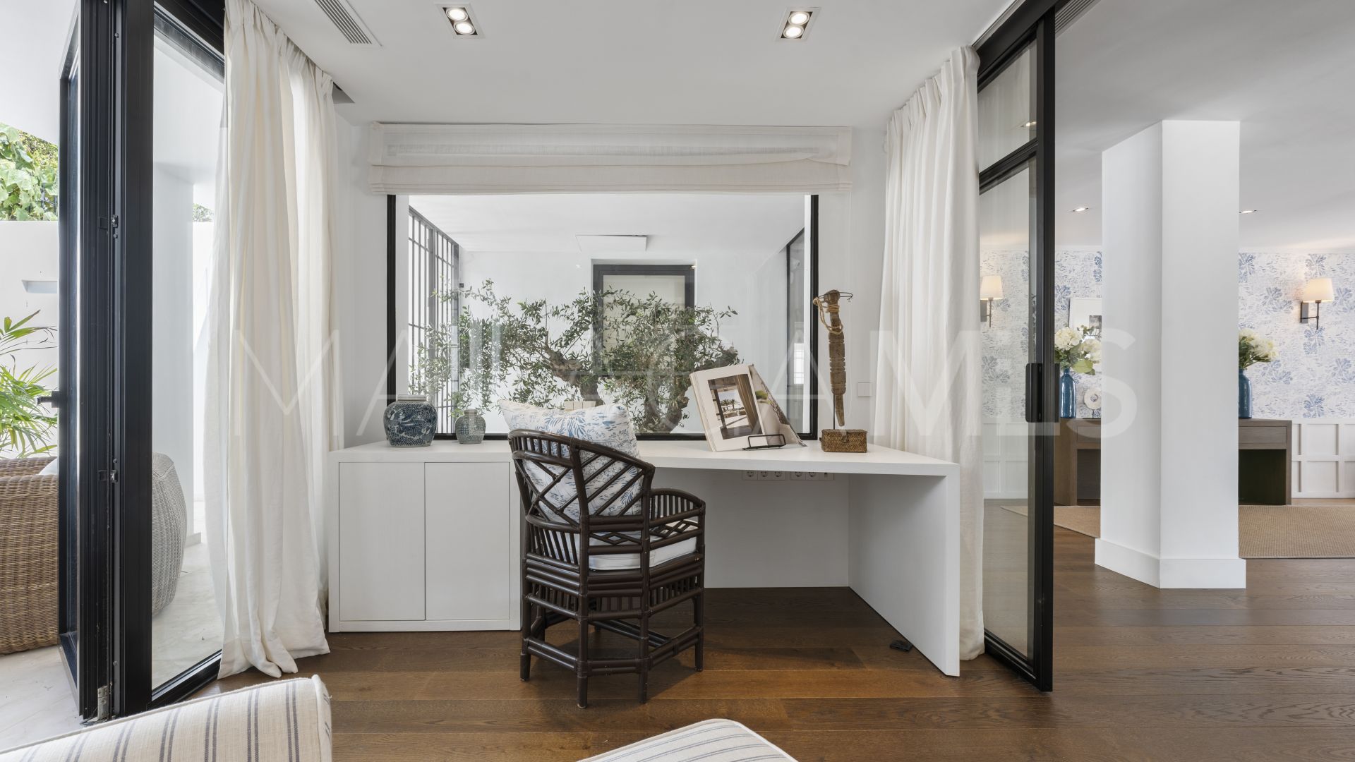 Villa for sale in Los Naranjos de Marbella