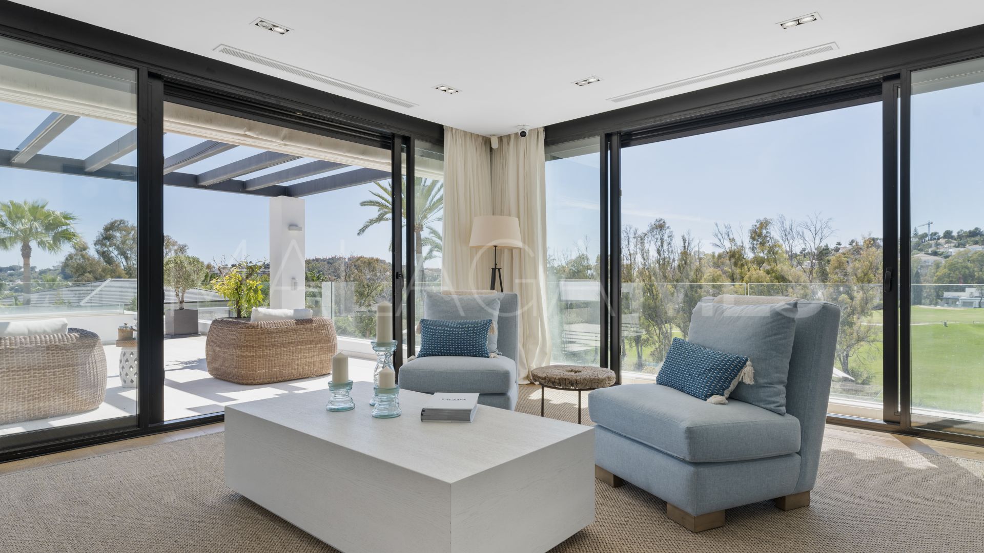 Villa for sale in Los Naranjos de Marbella