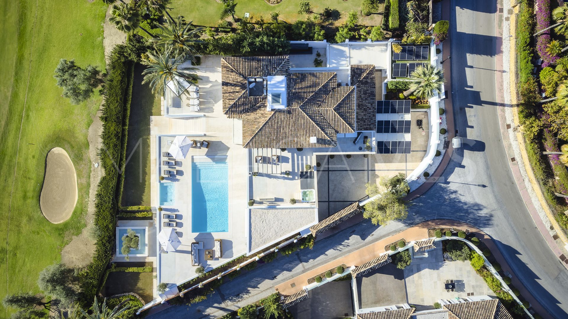 Villa for sale in Los Naranjos de Marbella