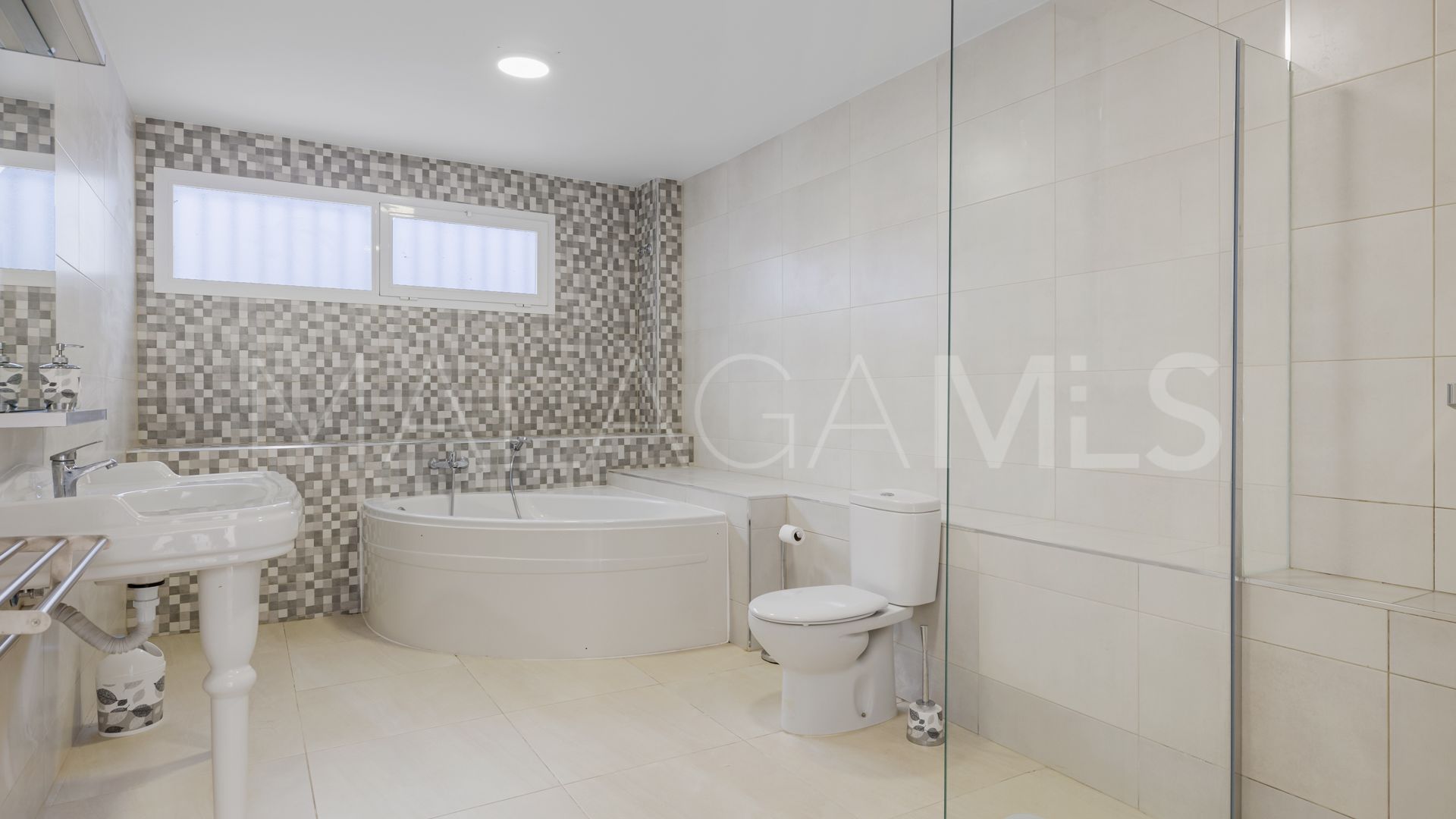 Haus for sale in Estepona