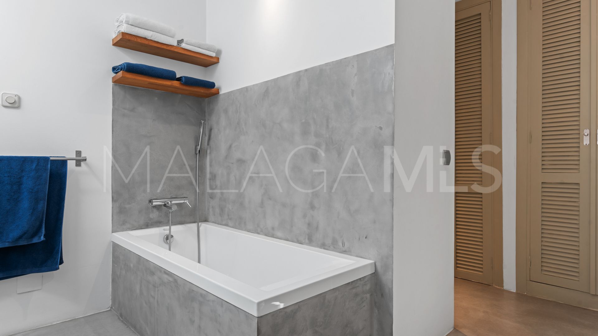 Town house for sale in Estepona West