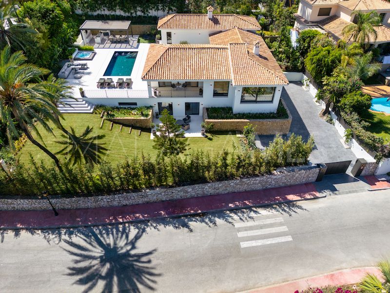 Villa for sale in Nueva Andalucia
