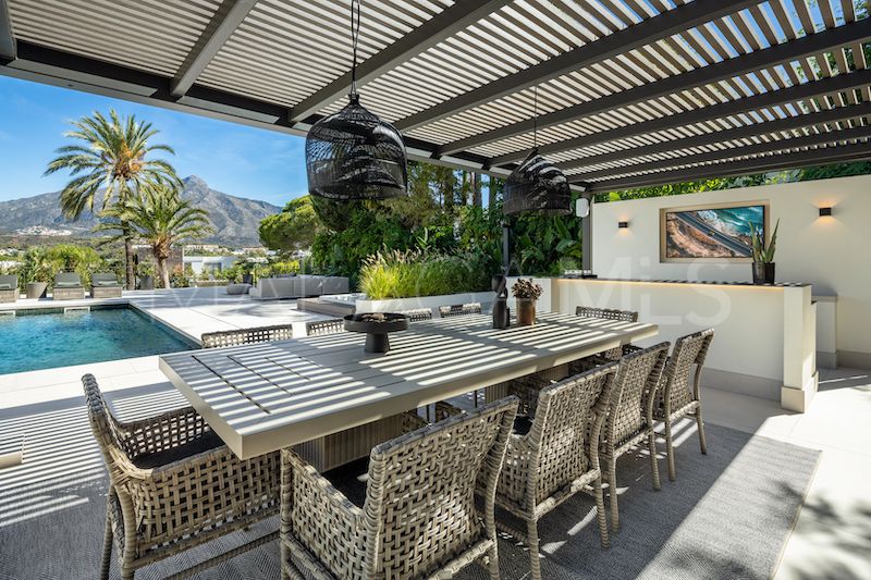 Villa for sale in Nueva Andalucia