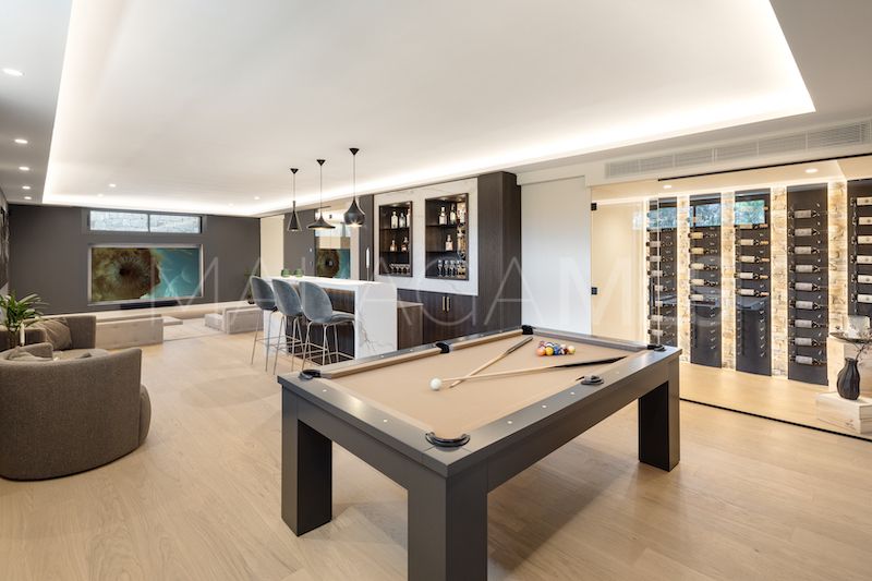 Villa for sale in Nueva Andalucia