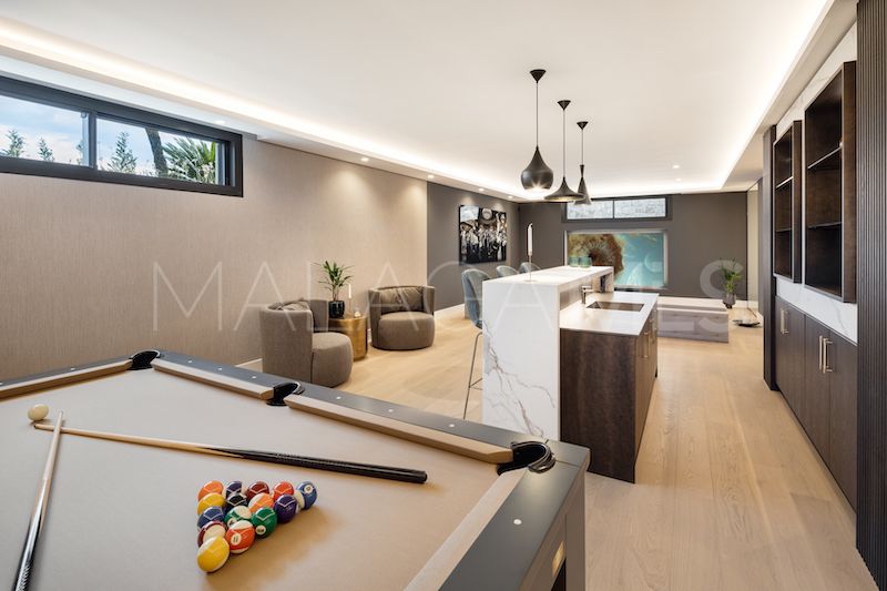 Villa for sale in Nueva Andalucia