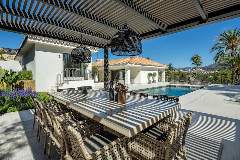 Villa for sale in Nueva Andalucia