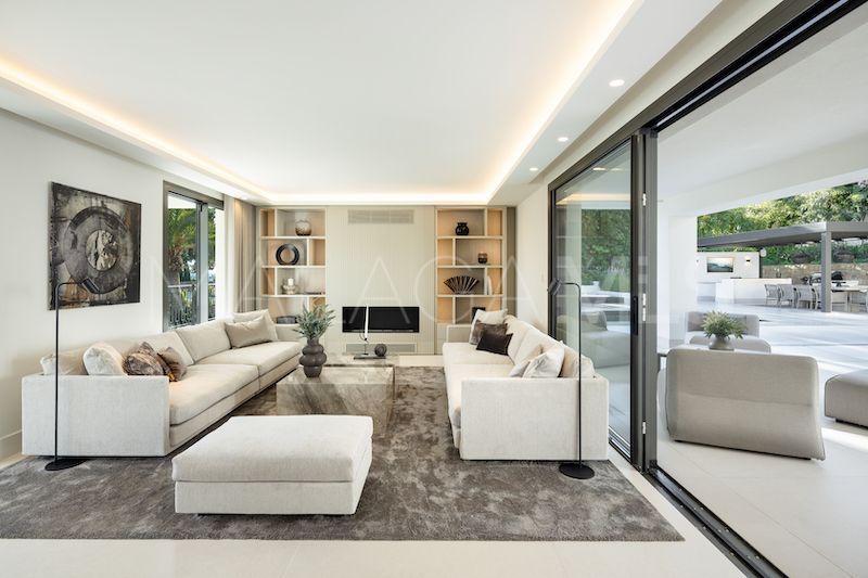 Villa for sale in Nueva Andalucia