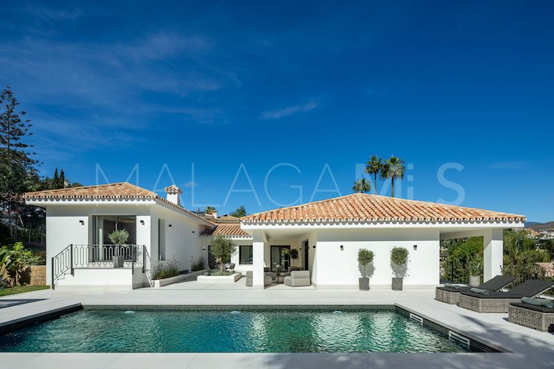 Villa for sale in Nueva Andalucia