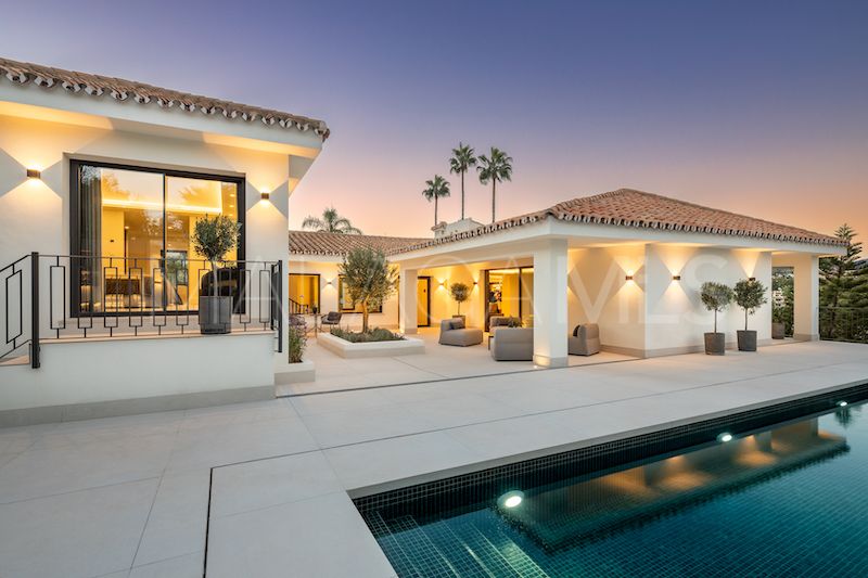 Villa for sale in Nueva Andalucia