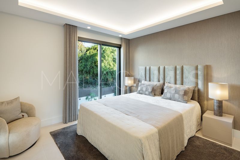 Villa for sale in Nueva Andalucia